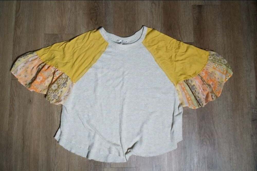 Blu Pepper Women's Mustard and Cream Floral Ruffle Sleeve Waffle Knit Top